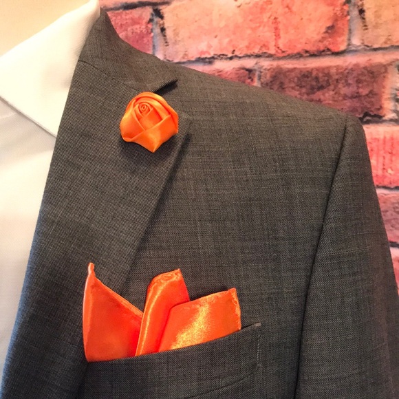Satin Pocket square & Lapel pin - Picture 1 of 6